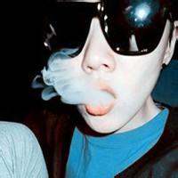 男生纯黑qq头像图片_WWW.WHOISQQ.COM