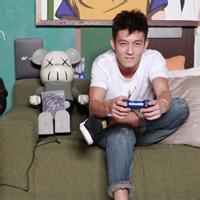 男生游泳qq头像图片_WWW.WHOISQQ.COM