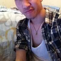 半脸卡通男生头像图片_WWW.WHOISQQ.COM