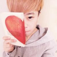 半脸卡通男生头像图片_WWW.WHOISQQ.COM