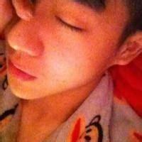 半脸卡通男生头像图片_WWW.WHOISQQ.COM