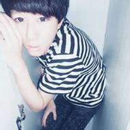 男生眨眼的头像图片_WWW.WHOISQQ.COM