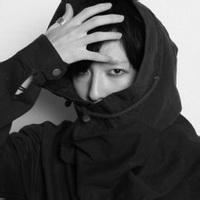 男生眨眼的头像图片_WWW.WHOISQQ.COM