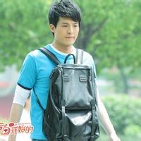 qq背影头像图片男生背书包_WWW.WHOISQQ.COM