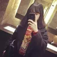 男生和萨摩耶的头像图片_WWW.WHOISQQ.COM
