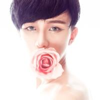 男生悲伤头像图片_WWW.WHOISQQ.COM