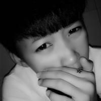 捂着脸哭的男生头像图片_WWW.WHOISQQ.COM