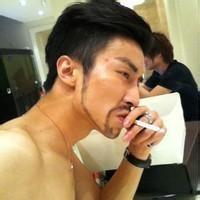 男生头像图片留胡子_WWW.WHOISQQ.COM