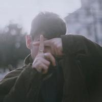 qq头像图片英伦男生_WWW.WHOISQQ.COM