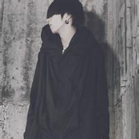 心疼的男生头像图片_WWW.WHOISQQ.COM
