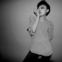 qq黑白短发男生头像图片_WWW.WHOISQQ.COM