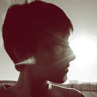 黑白意境男生头像图片_WWW.WHOISQQ.COM