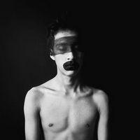 黑白意境男生头像图片_WWW.WHOISQQ.COM