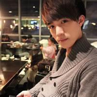 微笑的男生qq头像图片_WWW.WHOISQQ.COM