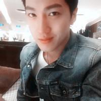 男生牛仔衣服头像图片_WWW.WHOISQQ.COM