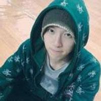 qq头像图片笑得那么假男生_WWW.WHOISQQ.COM