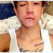 男生吹泡泡的头像图片_WWW.WHOISQQ.COM