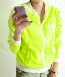 荧光绿戴墨镜男生头像图片_WWW.WHOISQQ.COM
