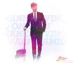 qq头像图片男生坐着行李箱_WWW.WHOISQQ.COM