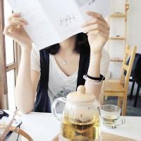 拿着东西的男生头像图片_WWW.WHOISQQ.COM