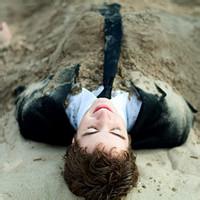 男生哭了的头像图片半边脸_WWW.WHOISQQ.COM