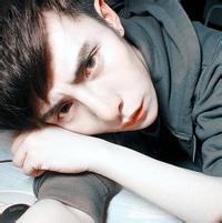 妖艳男生头像图片_WWW.WHOISQQ.COM