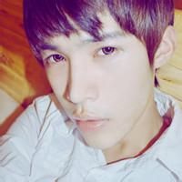 阳光头像图片男生树林背景_WWW.WHOISQQ.COM