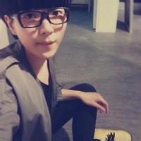 成熟男生西装头像图片_WWW.WHOISQQ.COM