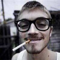 男生头像图片吸烟的_WWW.WHOISQQ.COM