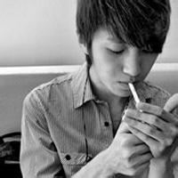 男生头像图片吸烟的_WWW.WHOISQQ.COM