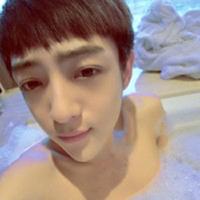 qq男生泡澡头像图片_WWW.WHOISQQ.COM