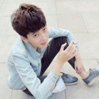 qq头像图片男生坐着_WWW.WHOISQQ.COM
