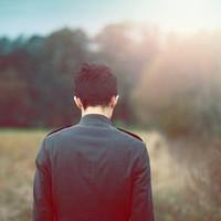 只有背影的男生头像图片_WWW.WHOISQQ.COM
