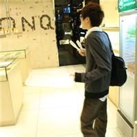 只有背影的男生头像图片_WWW.WHOISQQ.COM