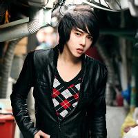 向左看男生头像图片_WWW.WHOISQQ.COM