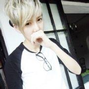 绿色衣服男生头像图片_WWW.WHOISQQ.COM