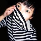 男生坐在楼梯上的头像图片_WWW.WHOISQQ.COM