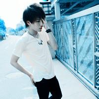 站着的男生头像图片_WWW.WHOISQQ.COM