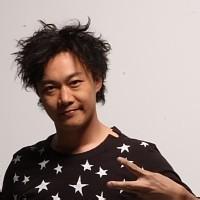 敬礼的男生头像图片_WWW.WHOISQQ.COM
