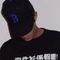 敬礼的男生头像图片_WWW.WHOISQQ.COM