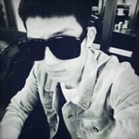 qq男生头像图片 戴着墨镜_WWW.WHOISQQ.COM