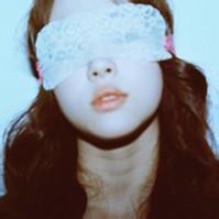 男生蒙眼蒙嘴头像图片_WWW.WHOISQQ.COM