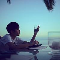 男生干净简单头像图片_WWW.WHOISQQ.COM