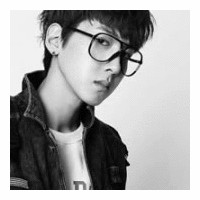 蹲街式男生头像图片_WWW.WHOISQQ.COM