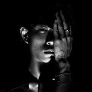 男生头像图片意境黑色_WWW.WHOISQQ.COM