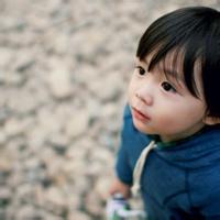 呆萌小男生头像图片_WWW.WHOISQQ.COM