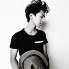 黄衣服男生头像图片_WWW.WHOISQQ.COM