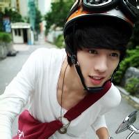 骑街跑摩托的男生头像图片_WWW.WHOISQQ.COM