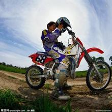 骑街跑摩托的男生头像图片_WWW.WHOISQQ.COM