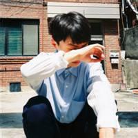 孤独一人男生头像图片_WWW.WHOISQQ.COM